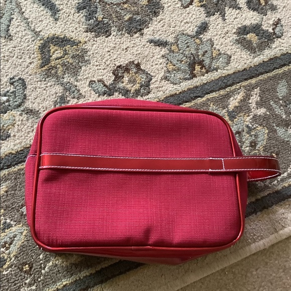 Estee Lauder travel bag and NWOT red 💋💋good size zipper compartment - Picture 4 of 8